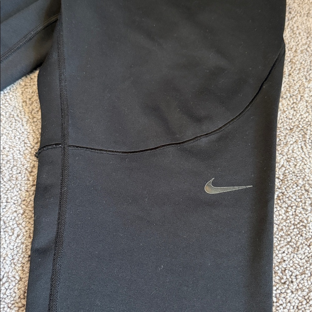 Women’s Nike Leggings - Picture 3 of 3
